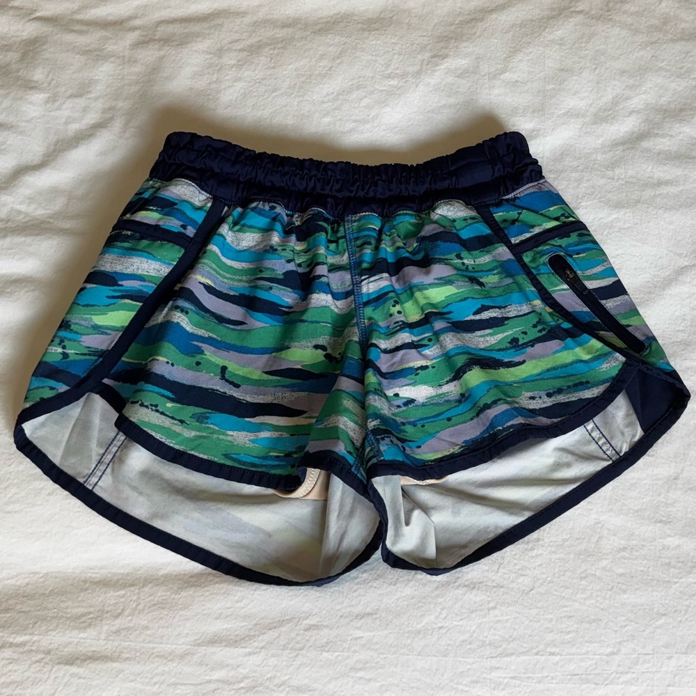 Lululemon Tracker Shorts Seven Wonders Multi Hero pattern Sz 4